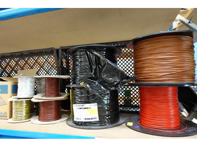 Volledige inhoud rek elektrische kabels - afbeelding 20 van  21