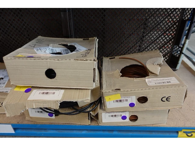 Volledige inhoud rek elektrische kabels - afbeelding 9 van  26