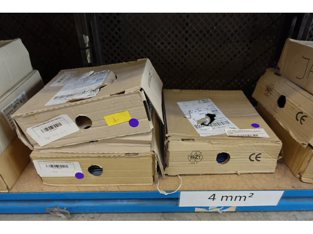 Volledige inhoud rek elektrische kabels - afbeelding 10 van  26