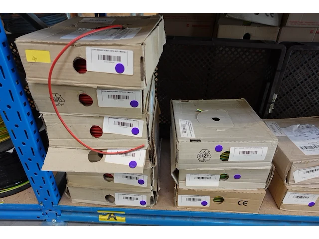 Volledige inhoud rek elektrische kabels - afbeelding 11 van  26