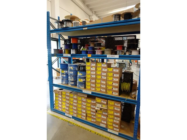 Volledige inhoud rek elektrische kabels - afbeelding 1 van  26