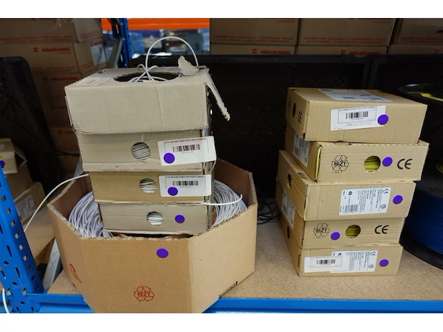 Volledige inhoud rek elektrische kabels - afbeelding 13 van  26