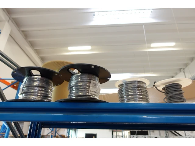 Volledige inhoud rek elektrische kabels - afbeelding 12 van  26