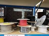 Volledige inhoud rek elektrische kabels - afbeelding 21 van  26