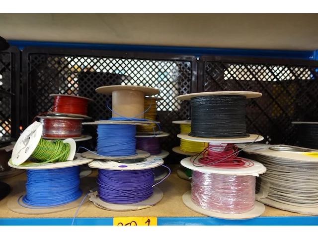 Volledige inhoud rek elektrische kabels - afbeelding 22 van  26