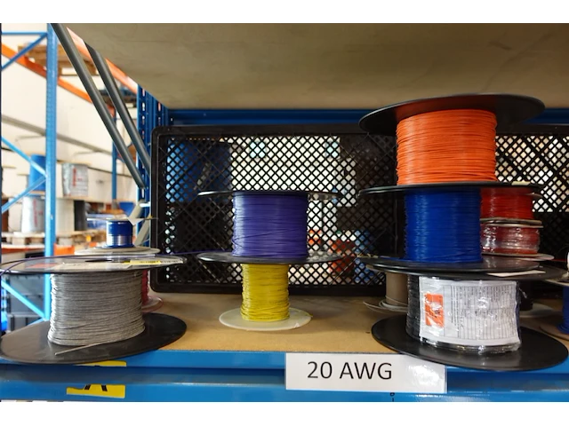 Volledige inhoud rek elektrische kabels - afbeelding 23 van  26