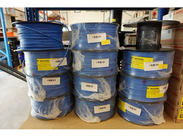 Volledige inhoud rek elektrische kabels - afbeelding 24 van  26