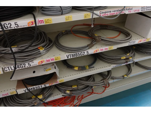 Volledige inhoud rek elektrische kabels - afbeelding 2 van  12