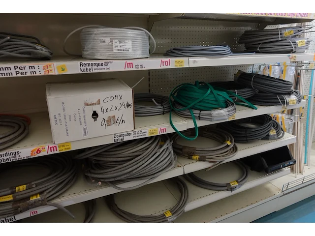 Volledige inhoud rek elektrische kabels - afbeelding 4 van  12