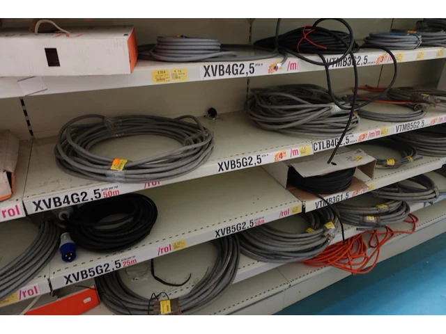 Volledige inhoud rek elektrische kabels - afbeelding 11 van  12