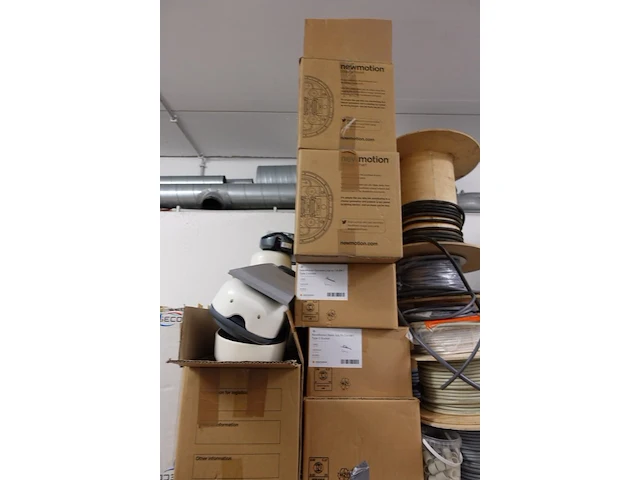 Volledige inhoud rek elektrische kabels/toebehoren - afbeelding 3 van  14