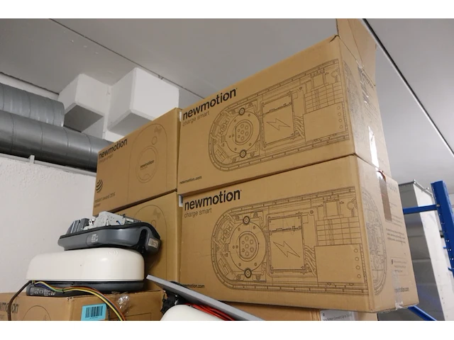 Volledige inhoud rek elektrische kabels/toebehoren - afbeelding 4 van  14