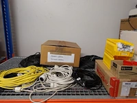Volledige inhoud rek elektrische kabels/toebehoren - afbeelding 6 van  14