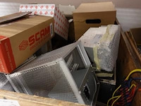 Volledige inhoud rek elektrische kabels/toebehoren - afbeelding 9 van  14