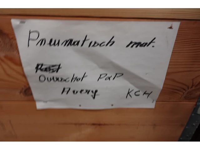 Volledige inhoud rek elektrische kabels/toebehoren - afbeelding 11 van  14