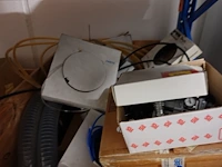 Volledige inhoud rek elektrische kabels/toebehoren - afbeelding 12 van  14