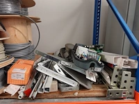 Volledige inhoud rek elektrische kabels/toebehoren - afbeelding 14 van  14