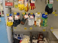 Volledige inhoud rek handschoenen - afbeelding 1 van  3