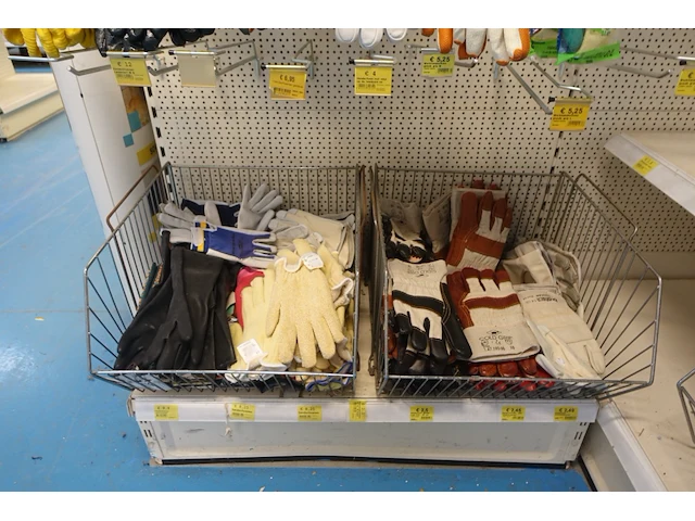 Volledige inhoud rek handschoenen - afbeelding 3 van  3