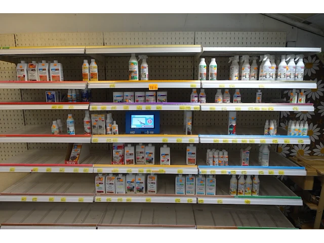 Volledige inhoud rek hg producten - afbeelding 1 van  7