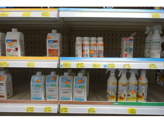 Volledige inhoud rek hg producten - afbeelding 4 van  7