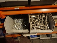 Volledige inhoud rek ijzerwaren - afbeelding 31 van  60