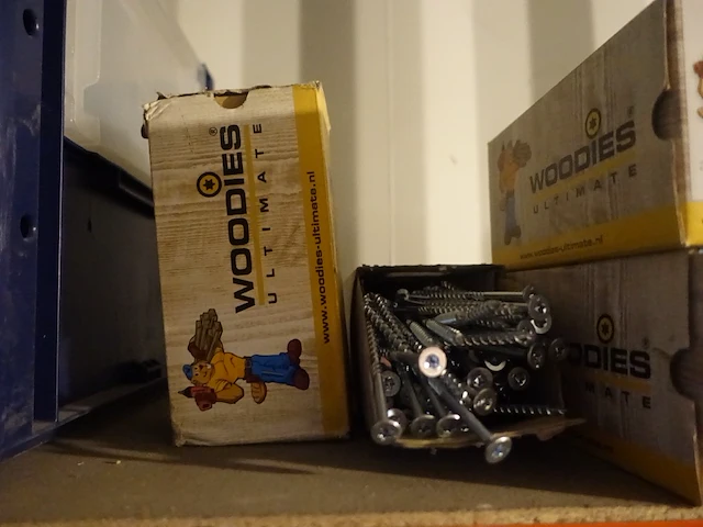Volledige inhoud rek ijzerwaren - afbeelding 48 van  60