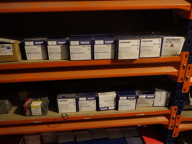 Volledige inhoud rek ijzerwaren - afbeelding 53 van  60