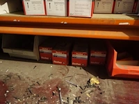 Volledige inhoud rek ijzerwaren - afbeelding 57 van  60