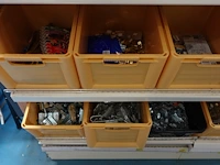 Volledige inhoud rek ijzerwaren - afbeelding 5 van  10