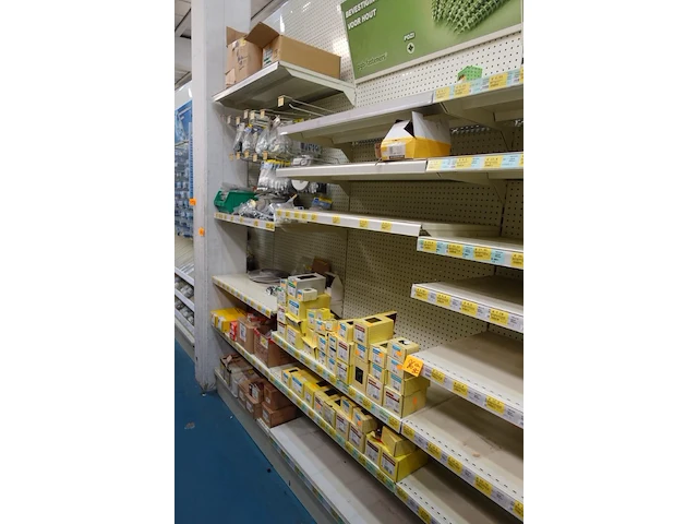 Volledige inhoud rek ijzerwaren - afbeelding 2 van  6