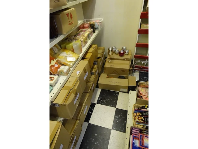 Volledige inhoud rek kaarsen/theelichthouders - afbeelding 6 van  14
