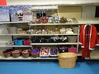 Volledige inhoud rek kerstgerief - afbeelding 1 van  5
