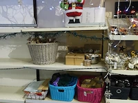 Volledige inhoud rek kerstgerief - afbeelding 2 van  5