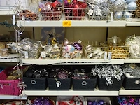 Volledige inhoud rek kerstgerief - afbeelding 3 van  5