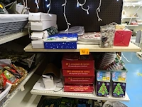 Volledige inhoud rek kerstgerief - afbeelding 7 van  8