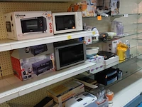 Volledige inhoud rek keukenapparatuur - afbeelding 1 van  6