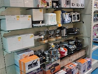 Volledige inhoud rek keukenapparatuur - afbeelding 1 van  6