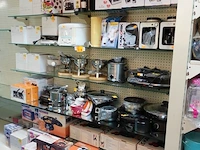Volledige inhoud rek keukenapparatuur - afbeelding 2 van  6