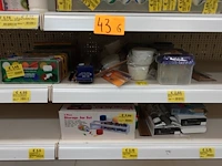 Volledige inhoud rek knutselmateriaal - afbeelding 3 van  3