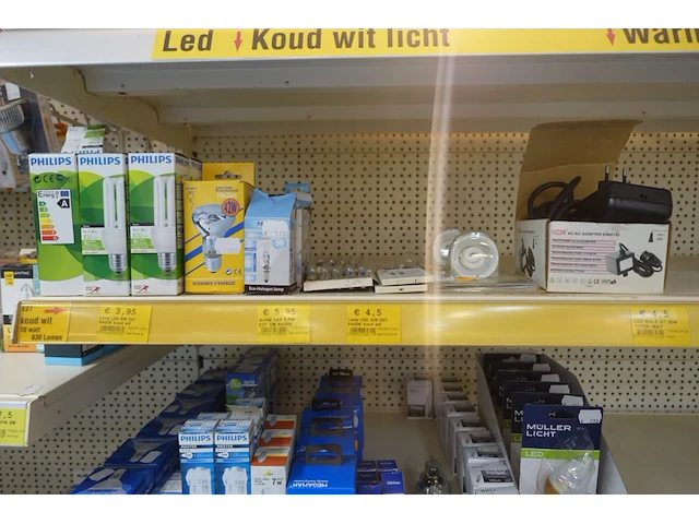 Volledige inhoud rek lampen - afbeelding 6 van  14
