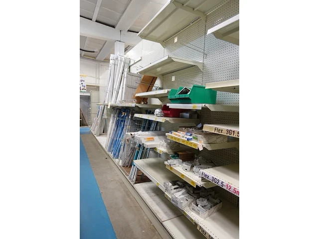Volledige inhoud rek lichtarmaturen/verlichting - afbeelding 2 van  8