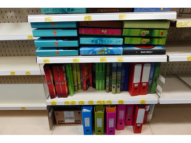 Volledige inhoud rek mappen - afbeelding 3 van  6