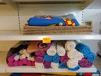 Volledige inhoud rek matten/tapijten - afbeelding 5 van  6