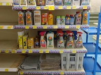 Volledige inhoud rek onderhoudsproducten - afbeelding 1 van  4