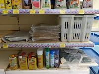 Volledige inhoud rek onderhoudsproducten - afbeelding 4 van  4