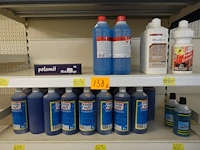 Volledige inhoud rek onderhoudsproducten - afbeelding 3 van  3