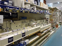 Volledige inhoud rek sanitair - afbeelding 1 van  8