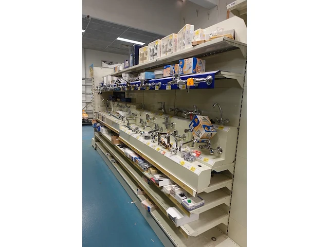 Volledige inhoud rek sanitair - afbeelding 2 van  8