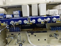 Volledige inhoud rek sanitair - afbeelding 3 van  8